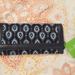 Vera Bradley Bags - NWT Vera Bradley wallet Vera Bradley Bags - NWT Vera Bradley wallet